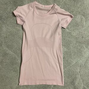 Lulu lemon tshirt